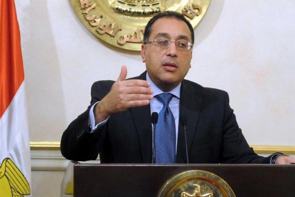 رئيس الوزراء يتفقد محطتى تحيا مصر 1 و2 بميناء دمياط