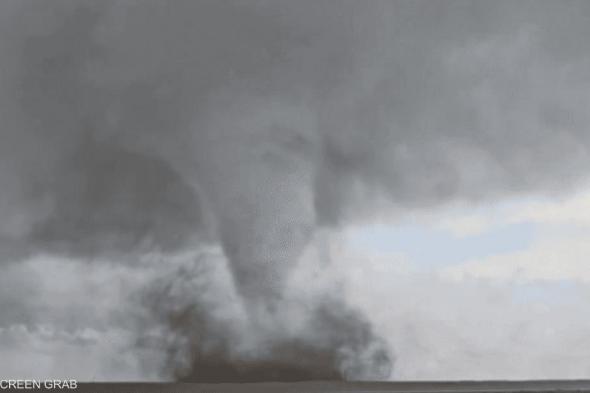 العالم اليوم - فيديو يرصد تحرك إعصار مخيف عبر ولاية أميركية