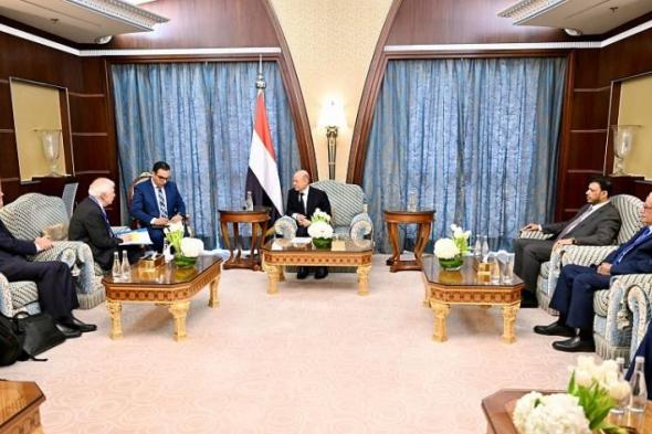 اليمن : الرئيس العليمي يفاجئ الجميع ويكشف عن مستجدات جديدة بشأن محاورات السلام مع الحوثيين