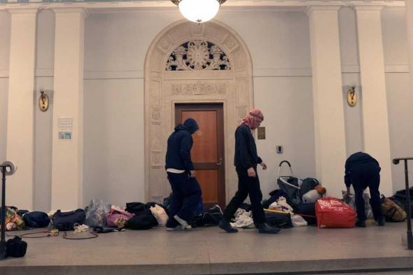 العالم اليوم - شرطة نيويورك تخلي مبنى بجامعة كولومبيا من مؤيدون للفلسطينيين