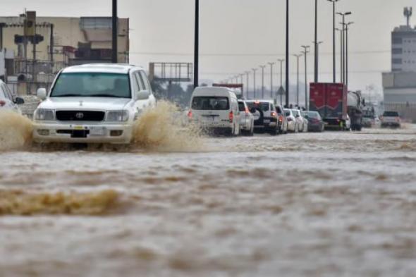 الأرصاد تحذر 8 مناطق في السعودية.. أمطار وسيول وصواعق حتى هذا الموعد