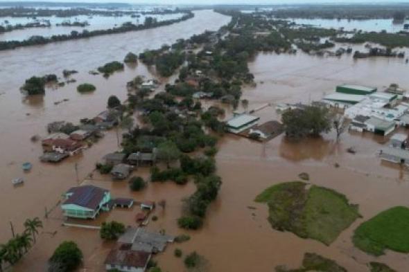 29 قتيلا وعشرات المفقودين بسبب الفيضانات بالبرازيل