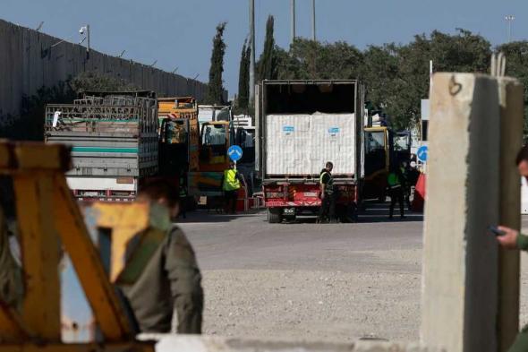 العالم اليوم - الجيش الإسرائيلي يغلق معبر كرم أبو سالم بعد قصفه بالصواريخ