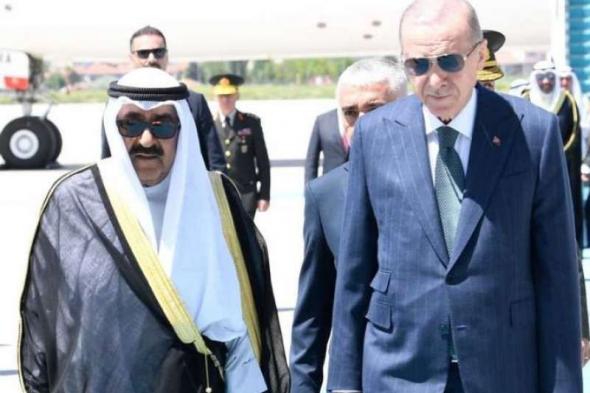 أمير دولة الكويت يصل تركيا.. والرئيس التركي في مقدمة مستقبلي سموه