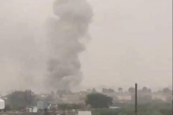 تفاصيل انفجارات قوية تهزّ هذه المدينة اليمنية ..صور