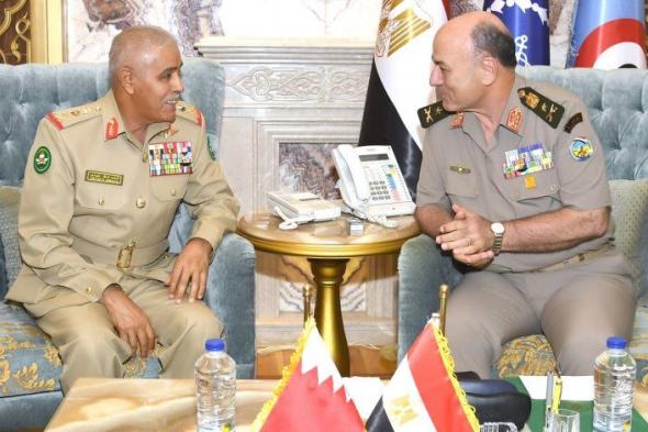 الفريق أسامه عسكر يلتقى رئيس هيئة الأركان بقوة دفاع البحرين