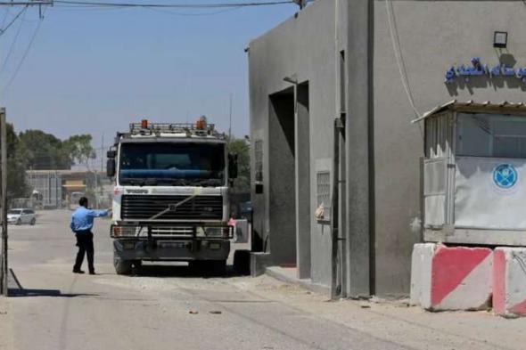 الاحتلال يغلق معبر كرم أبو سالم بعد إدخال شاحنة وقود لـ”الأونروا”