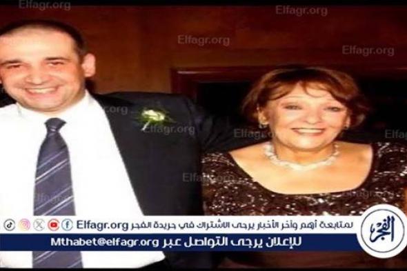 حمزة العيلي يواسي كريم عبد العزيز فى وفاة والدته
