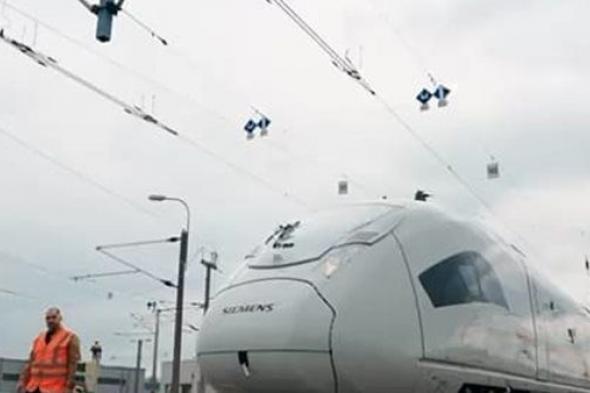 أول صور لتجارب تشغيل القطار الكهربائي السريع