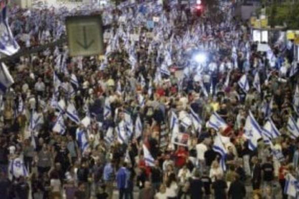 أزمة نتنياهو تشتعل .. ألاف المتظاهرين الإسرائيليين يطالبون بإعادة الرهائن وإجراء انتخابات مبكرة