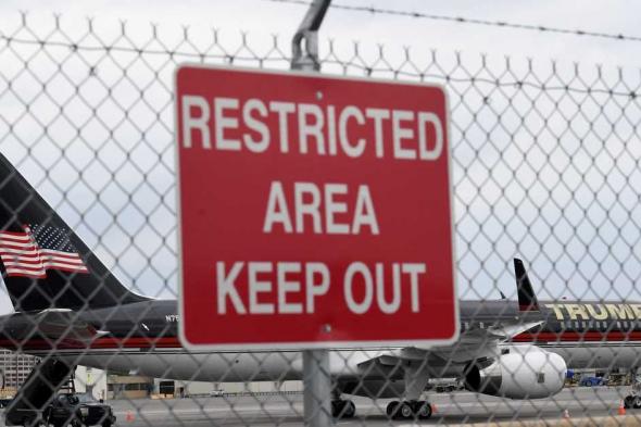 العالم اليوم - مصدر: جناح طائرة ترامب يصطدم بطائرة خاصة في مطار بفلوريدا