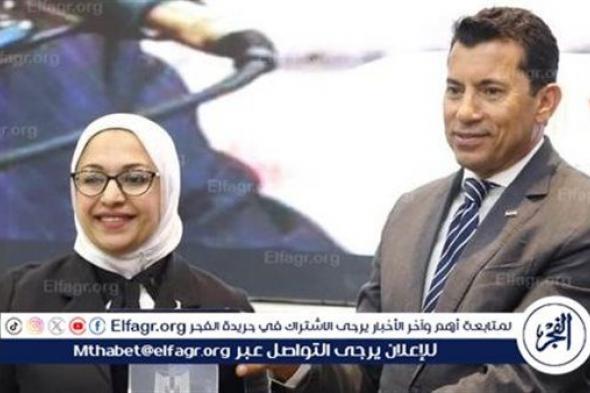 وزير الشباب والرياضة يكرّم الصحفية مها سالم