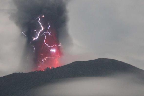 العالم اليوم - "بركان إيبو" يثور على نحو هائل ويطلق سحابة من الرماد
