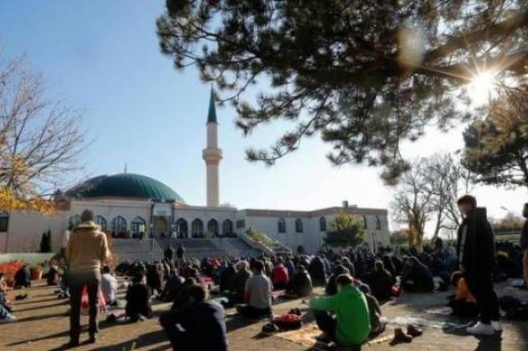 آلاف المسلمين بالنمسا يؤدون صلاة عيد الأضحى المبارك في فيينا