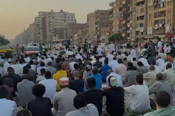 المواطنون يرددون تكبيرات العيد بعين شمس قبل وبعد الصلاة (فيديو)