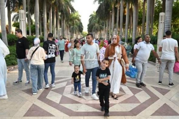 إقبال كثيف من المواطنين على حديقة الأزهر في رابع أيام العيد