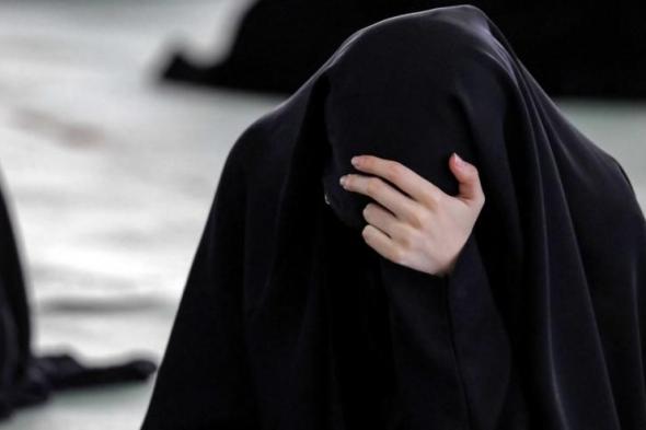 هل صوت المرأة عورة ؟ مفتي السعودية يحسم الجدل ويكشف أمر مذهل