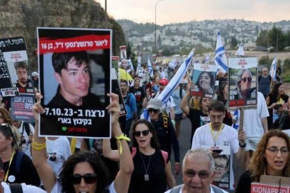 عائلات المحتجزين الإسرائيليين تدعو إلى تنفيذ صفقة تبادل