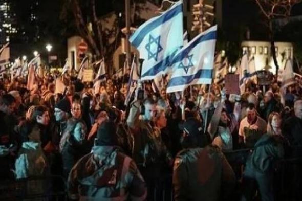 إعلام إسرائيلي: عائلات المحتجزين يتظاهرون وسط تل أبيب اعتراضا على نتنياهو
