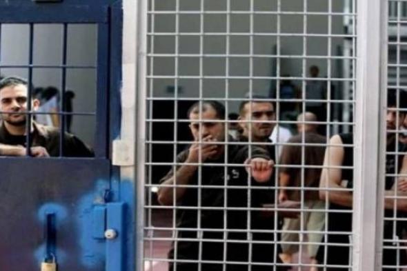 «جحيم على الأرض».. معاناة الأسرى الفلسطينيين داخل سجون الاحتلال