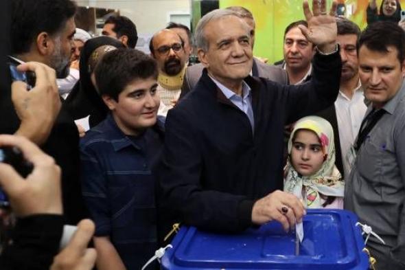 إيران: بزشكيان يتفوق على جليلي بـ 42.3% مقابل 39.5% من الأصوات