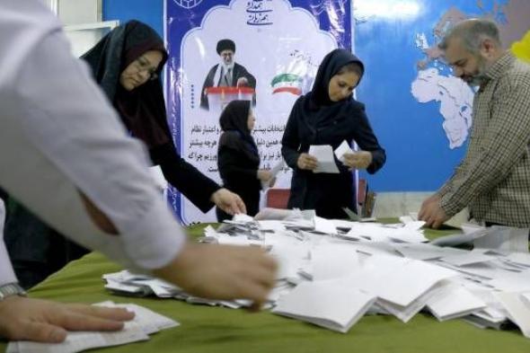 بزشكيان يتقدم على جليلي في الانتخابات الرئاسية الإيرانية
