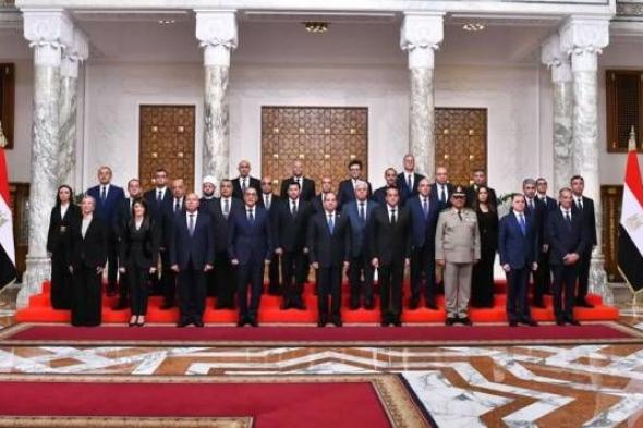 عبدالمجيد صقر وزيرا للدفاع.. الرئيس يشهد اليمين الدستورية للحكومة الجديدة