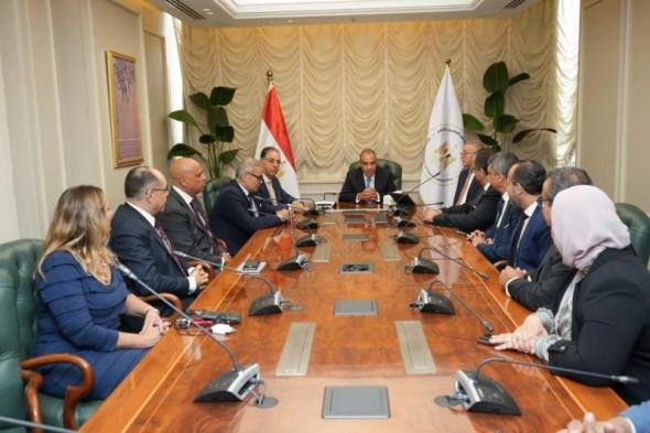 ‏‎وزير الخارجية والهجرة وشئون المصريين بالخارج يجتمع مع قيادات وأعضاء قطاع الهجرة...