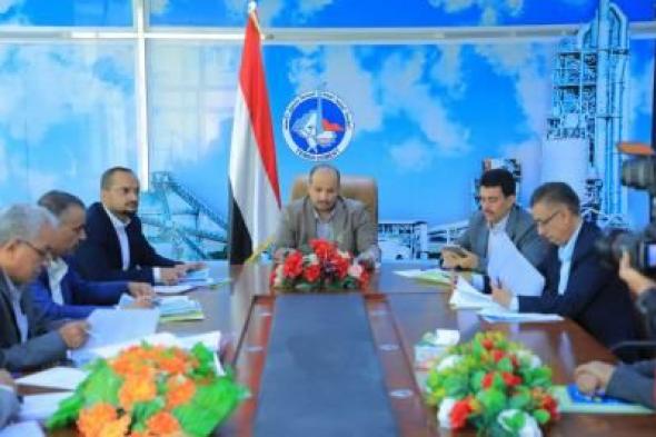 أخبار اليمن : مناقشة تطوير منظومة العمل في مؤسسة الإسمنت
