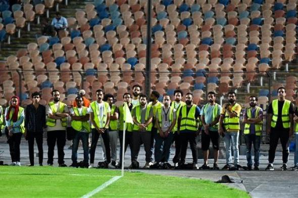 بعد الاعتداء على المصور كيرلس صلاح.. المصورين يمتنعون عن تصوير الصورة الجماعية لمباراة الزمالك والبلدية