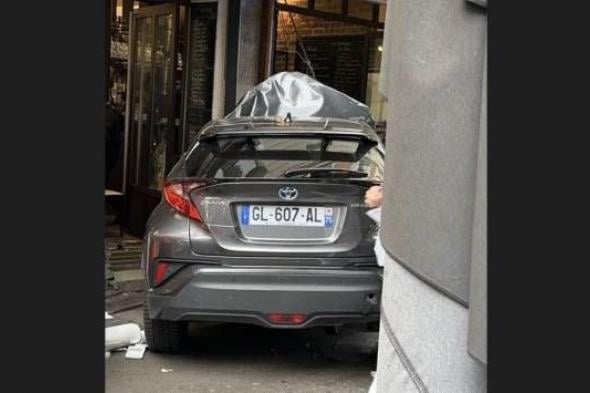 «القاهرة الإخبارية»: سائق سيارة يقتحم مقهى في باريس ويصيب 3 أشخاص