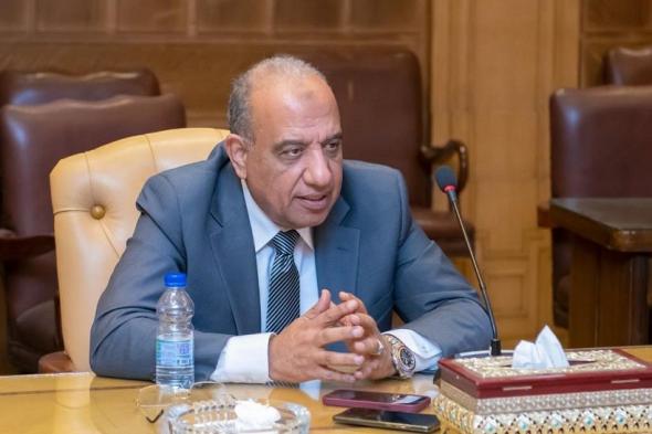 محمود عصمت: الانتهاء من مشروع الربط الكهربائي المصري السعودي…